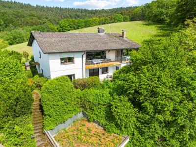 Urlaubsfeeling garantiert! 
Freistehendes Einfamilienhaus mit ELW und traumhaftem Fernblick