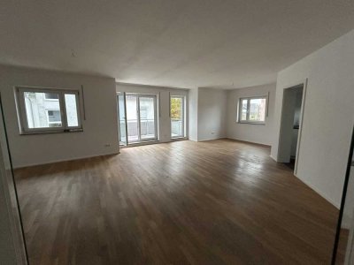 Familie willkommen! Großzügige 3-Zi.-Whg., moderne EBK, großer Balkon, Tageslichtbad, Gäste-WC, Lift