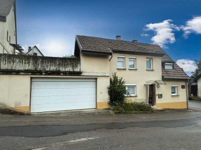 MODERN AUSGEBAUTES EINFAMILIENHAUS