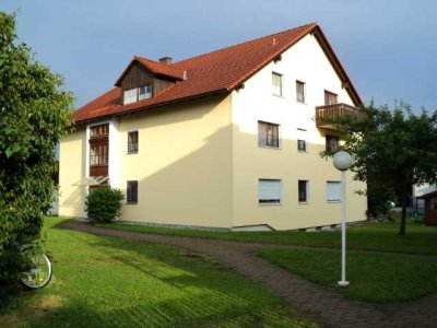 Schöne Dachgeschosswohnung mit EBK , Balkon und Tiefgarage