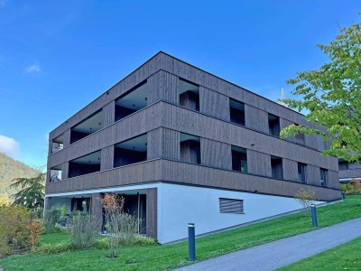 Hochwertige 3-Zimmer-Terrassenwohnung mit 2 Garagenplätzen im obersten Geschoss