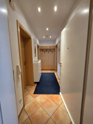 Gepflegte 4,5-Zimmer-Maisonette-Wohnung mit geh. Innenausstattung und Balkon