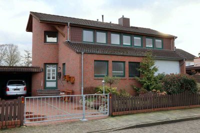 Helle, gemütliche Single-Obergeschosswohnung im gepflegten Zweifamilienhaus in Bungerhof!