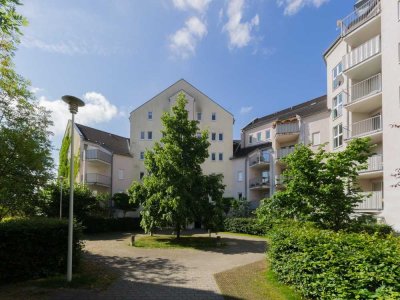 großzügige Zwei-Zimmer-Wohnung, 2 Balkone, Stadtparnähe