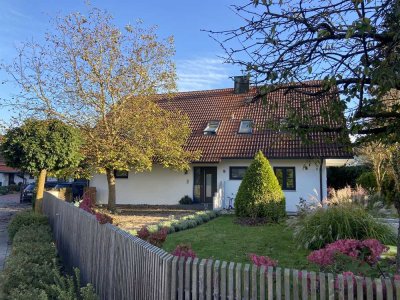 Großes renoviertes Landhaus mit wunderschönem Garten