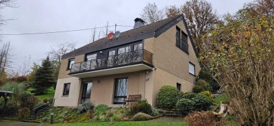 Großes freistehendes Einfamilienhaus mit Einliegerwohnung