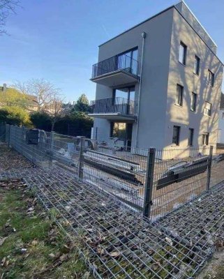 Helle 3-Zimmer-Wohnung mit Balkon im 1. Obergeschoss in Frankfurt-Unterliederbach