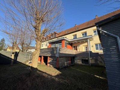 Neuwertige 4,5-Zimmer-Wohnung mit Balkon und Einbauküche in Kronach