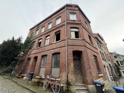 Investieren Sie in Geschichte:  Charmantes Mehrfamilienhaus in der Stolberger Altstadt!