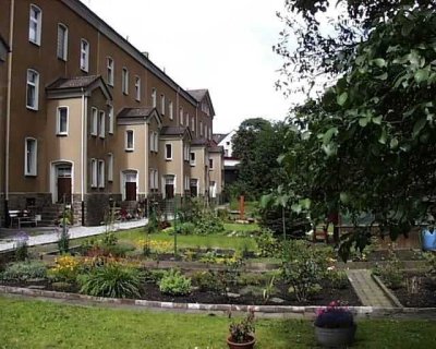 ::: Wohnen im Grünen mit eigenem Gartenanteil :::