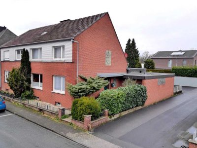 Doppelhaushälfte mit Vollkeller, Dachterrasse und zwei Garagen in Kleve - Oberstadt