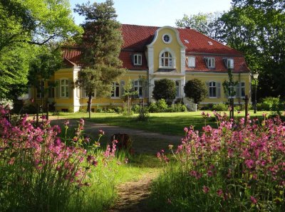 Attraktive 63 m² Wohnung in historischem Gutshaus mit Erdwärme im Wohnprojekt Gut Brandenbaum