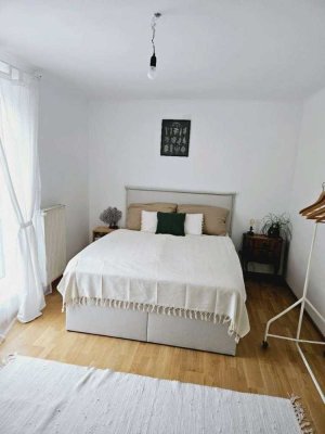 Exklusive, modernisierte 2-Zimmer-Wohnung mit Balkon und EBK in Marburg