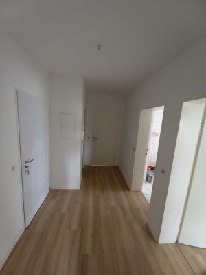 Erstbezug nach Kernsanierung, Tolle 3 Zimmer Wohnung mit Einbauküche und Balkon