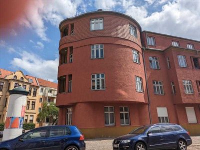 Sonnige, ruhige, große 3-Raum-DG-Wohnung mit kleinem Balkon in Uninähe sucht Sie!