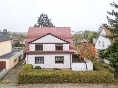 2-Familienhaus mit Parkett – Mehrgenerationenwohnen mit großem Garten. Bezugs- und Provisionsfrei