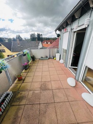 **Schöne 4 Zimmerwohnung + große Terrasse + Einbauküche + 2 Badezimmer / in 69509 Mörlenbach**