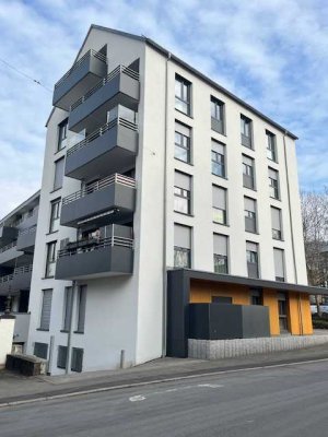 Schöne Wohnung mit gehobener Innenausstattung mit Balkon und Einbauküche in Pfullingen