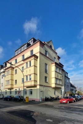 2-Zimmer-Altbauwohnung mit Balkon