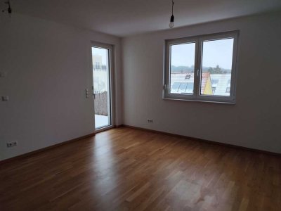 +++Lichtdurchflutete 2-Zimmer Whg. mit EBK und Balkon+++