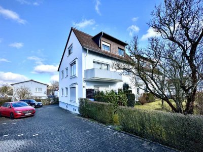 Helle & sanierungsbedürftige 2,5 Zimmer Whg. mit Balkon, eig. Gartenanteil & inkl. 2 Stellplätzen