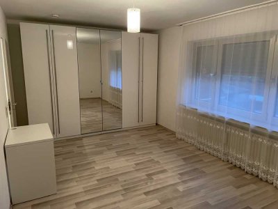 Großzügige 4-Zimmer Wohnung mit Balkon, Terrasse, Garten und Stellplatz zu vermieten!