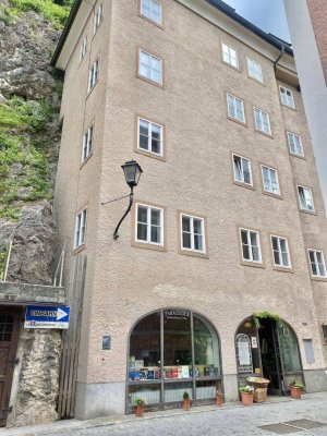 ALTSTADT SALZBURG / STEINGASSE: Renovierte 1,5-Zimmer-Altbau-Wohnung (Studio), ca. 54qm