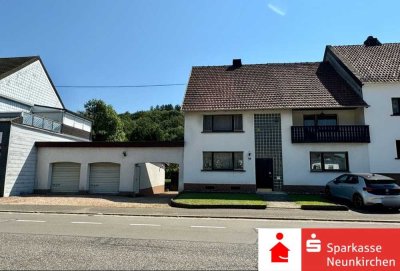 Funktionales Zweifamilienhaus mit Garagen und Garten  in fußläufiger Nähe zum Bostalsee