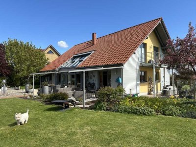 Repräsentatives Einfamilienhaus mit parkähnlichem Grundstück & Pool am großen Stadtsee