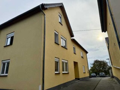 Mehrfamilienhaus , top Zustand mit Balkon, Garten und Stellplätzen in Nickenich (4 Ferienwohnungen m