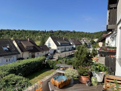 In Leinfelden- Echterdingen: Gepflegte Wohnung mit zwei Zimmern und Balkon