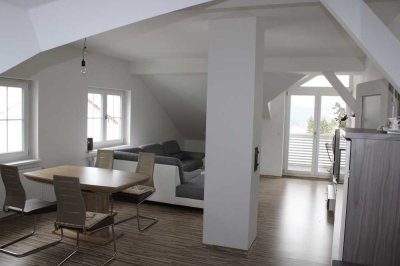 Moderne 3 Zi. DG Wohnung mit EBK und Loggia mit unverbaubarem Ausblick