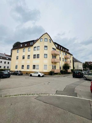 IMMO LOVE Pfersee- Provisionsfreie ETW mit 4 ZKB, 79qm, EBK, Balkon!