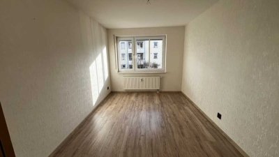 Gemütliche, gepflegte 4,5-Zimmer-Wohnung mit geh. Innenausstattung mit Balkon und EBK