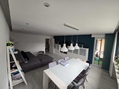 Exklusive 3 Zimmer-Hochparterre-Wohnung mit Balkon in Köln Westhoven