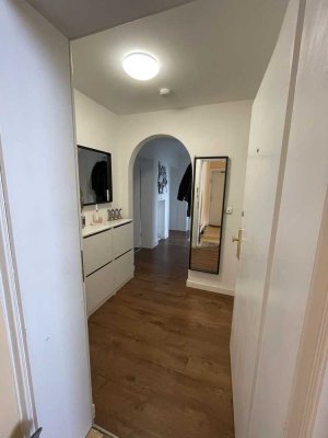 neuwertige 3 Zimmer Wohnung