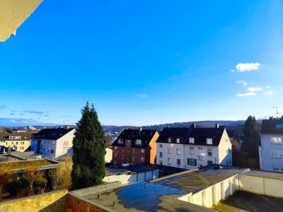 Schickes Apartment mit Sonnenbalkon und unverbautem Blick über‘s Tal !