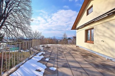 Großzügiges, ruhiges Ein- bis Zweifamilienhaus mit herrlicher Aussicht und viel Gestaltungspotential in St. Peter