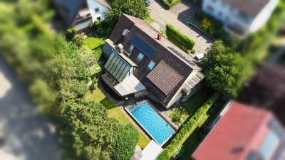 GROSSES GEPFLEGTES EINFAMILIENHAUS MIT POOL