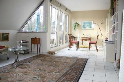 Schöne 2-Zimmer-Dachgeschosswohnung mit Balkon in Brühl-Heide