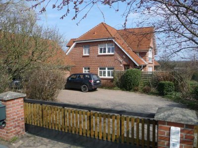 Vollständig renovierte Landhaus-Dachgeschosswohnung mit vier Zimmern in  Bröckel