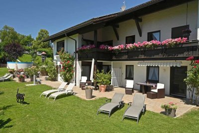 Gartenparadies - Landhaus mit 4 Ferienwohnungen mit Bergblick nahe des Alpsees!