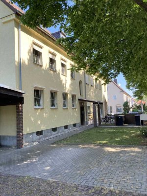 Schön geschnittene 3-Raum Wohnung in ruhiger Lage mit EBK!