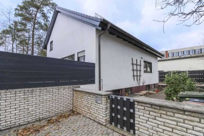 Bezugsfreies Einfamilienhaus mit uneinsehbarem Garten und großer Terrasse in Feucht