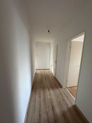 Renovierte Hochparterre 4-Zimmer-Wohnung! Ideal für Familien