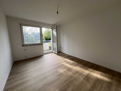 Moderner Wohntraum in Stolberg-Büsbach! Erstklassig sanierte 3 Zimmer Wohnnug mit Balkon und EBK
