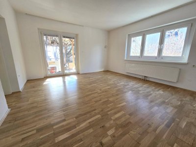 * * * GROSSZÜGIGE ETAGENWOHNUNG - FRISCH SANIERT... mit 22 m² TERRASSE... MODERNE KÜCHE * * *