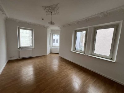 Frisch Renovierte 1,5-Zimmer Wohnung auch als Büro geeignet