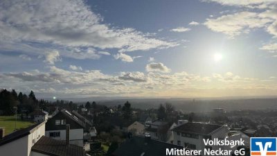 Sonnige DG-Wohnung mit weitem Blick zur Schwäbischen Alb und Tiefgaragenplatz