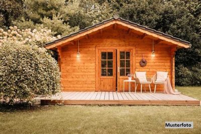 Ferienhaus in Holzbauweise auf großen Grundstück